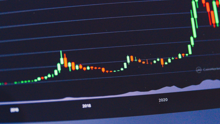 Por qué los movimientos bruscos del tipo de cambio EUR/USD ofrecen claves para interpretar tendencias más amplias en divisas