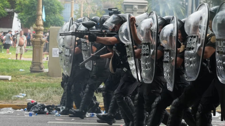 El Gobierno nacional denunció por «terrorismo» a los manifestantes contra la reforma laboral
