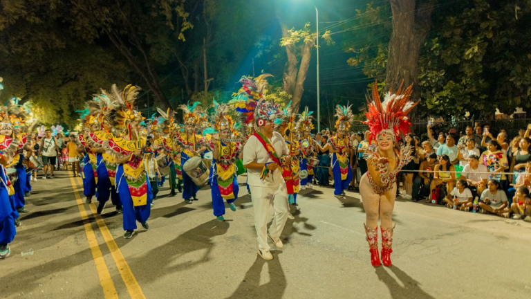 Valle Viejo vivió el «Carnaval de la Luna» en Plaza El Aborigen