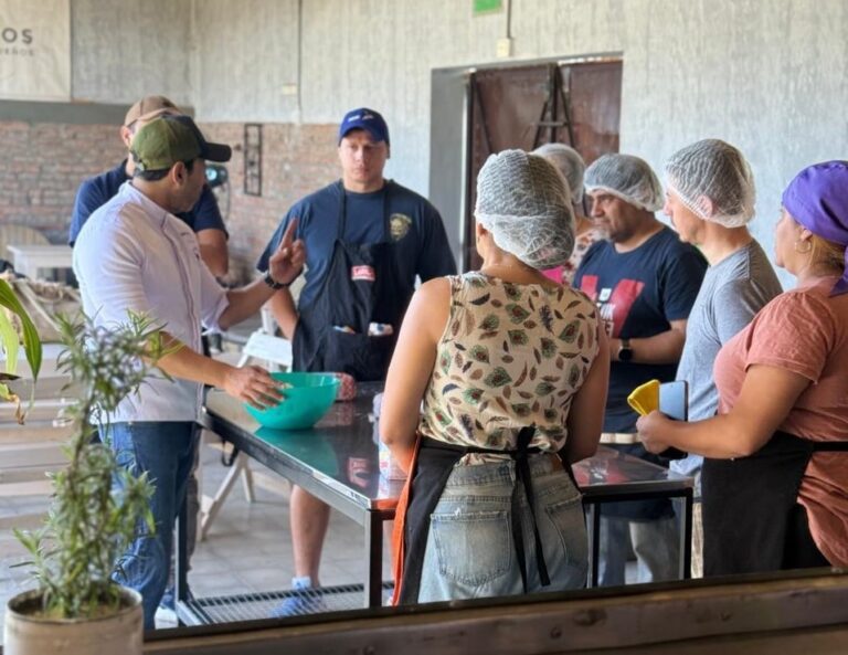 Entre fogones y tradición: vuelve el taller de cocina regional con formación bromatológica