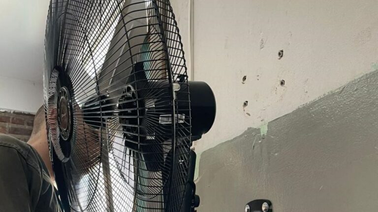 Denuncian falta de ventilación en el Enrique Hood: «La dueña no colocó ni un ventilador en el nuevo edificio»