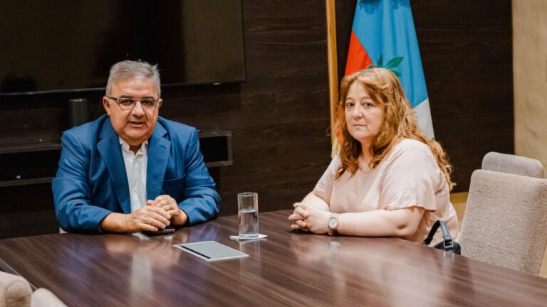 El gobernador Jalil acompaña a la familia de Nahuel Gallo