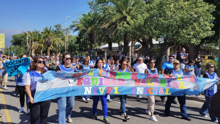 Docentes autoconvocados convocan a una marcha por $1.300.000 al básico