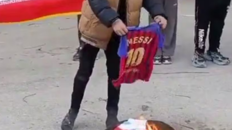 Niños iraníes queman camisetas de Messi tras su visita a la Casa Blanca