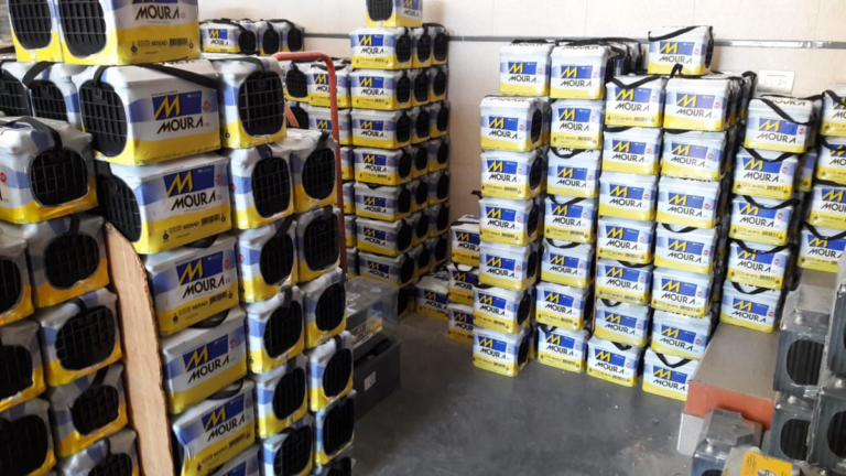 Moura pasa a importar baterías para camiones y empieza a recortar empleos
