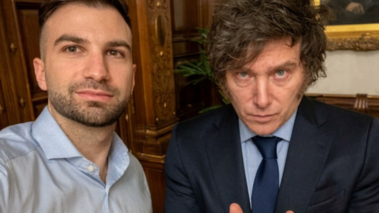 Aparecen chats del celular de Novelli que, según la querella, comprometen al entorno de Milei