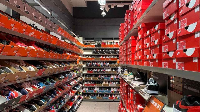 Descuentos de hasta 40% en zapatillas Nike y modelos icónicos con cuotas sin interés