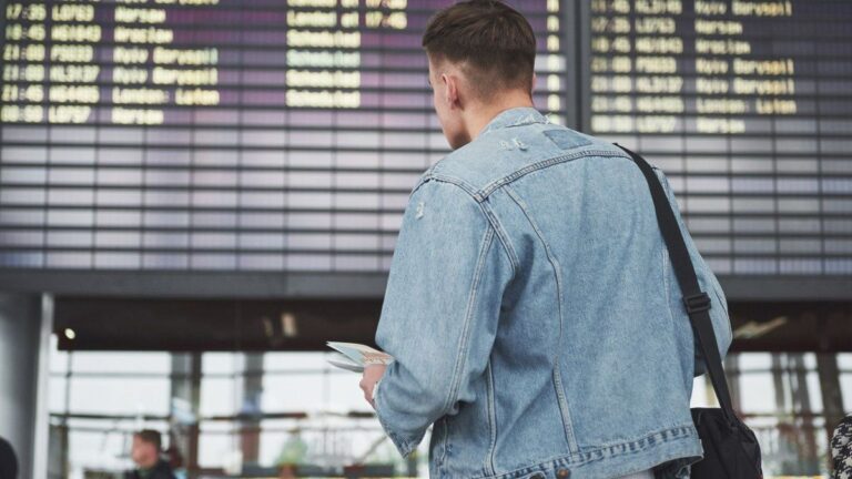 Consejos infalibles para ahorrar dólares en tu próximo viaje