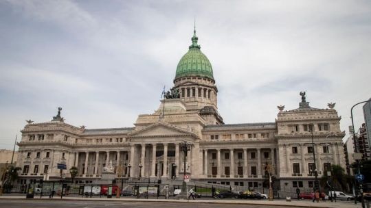Susto en el Congreso: un diputado compró un rifle de aire comprimido y puso su despacho como dirección de envío