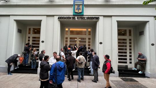 Allanan sedes de AFA en la calle Viamonte y en Ezeiza