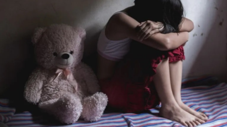 Seguirá detenido el falso policía que pagaba a menores