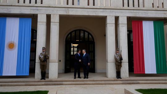 Milei respaldó a Orbán en su postura anti-inmigración: «Cuando no se adaptan culturalmente al lugar se convierte en invasión»