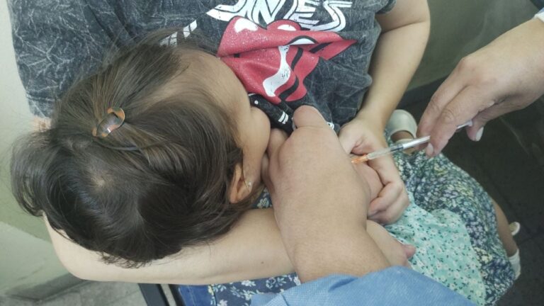 Preocupa la baja cobertura de vacunación infantil en Argentina