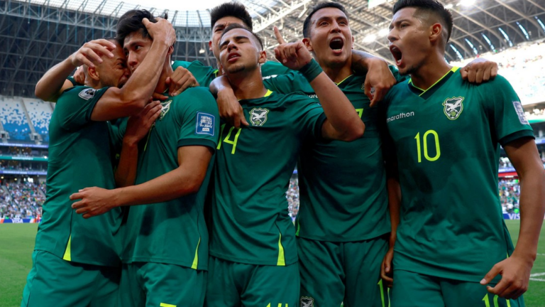 Bolivia venció 2-1 a Surinam y enfrentará a Irak en la final del Repechaje