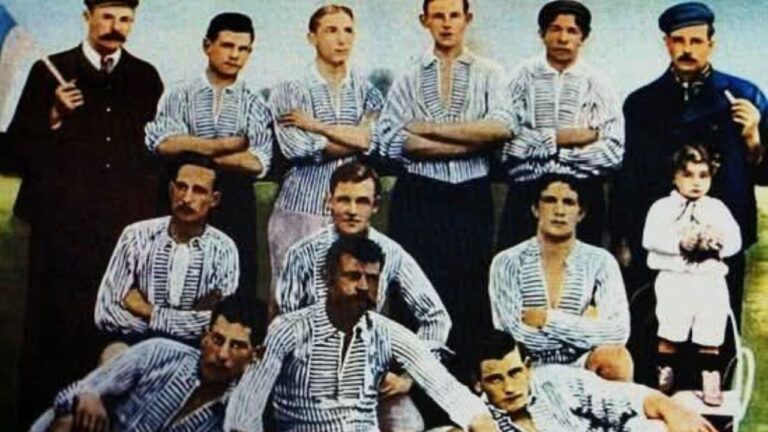 Calendario marcando la fecha 21 de abril con símbolos de historia, cultura y deporte.