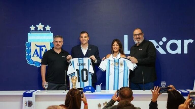 Logotipos de la AFA y Lexar en el marco del anuncio de la alianza tecnológica.