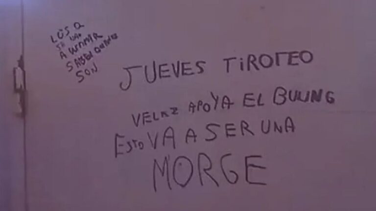 Acceso a un colegio en Catamarca con presencia policial