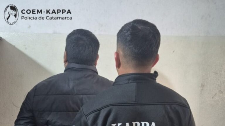 Policía en la zona del CAPE en Catamarca