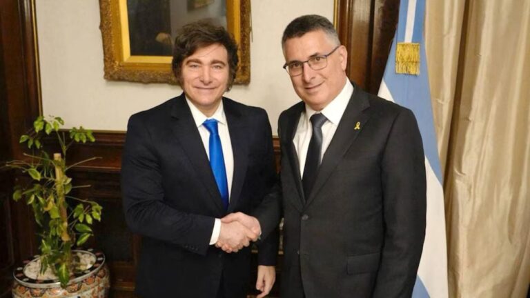 Bandera de Argentina e Israel en un contexto de relaciones diplomáticas