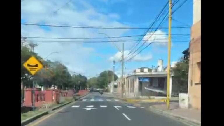 Vista de la Avenida Mariano Moreno tras trabajos de arreglo