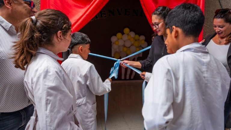 Inauguración del microcine en la terminal de ómnibus de la ciudad de Belén, Catamarca.