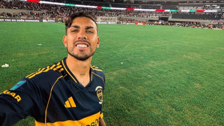 Leandro Paredes de Boca Juniors celebra su gol ante River Plate en el Estadio Monumental.