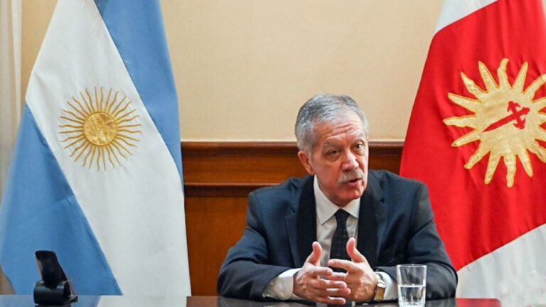 El gobernador Elías Suárez durante su mensaje anual ante la Asamblea Legislativa