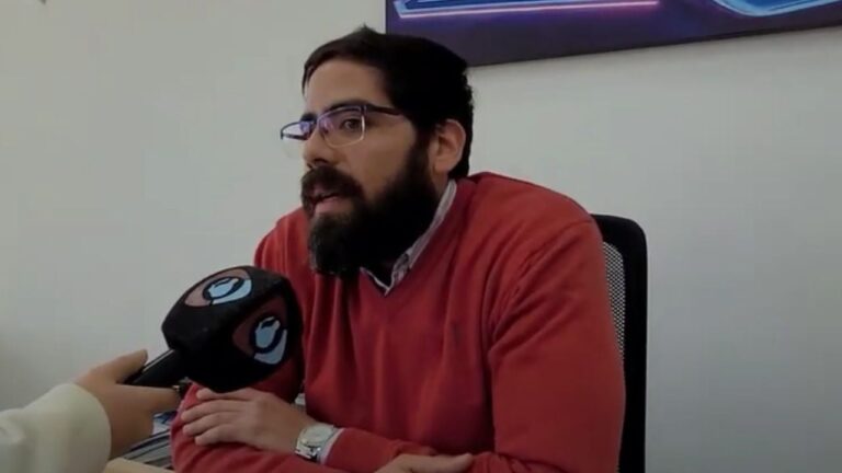 Agentes municipales durante certificación en tecnología e inteligencia artificial en Catamarca