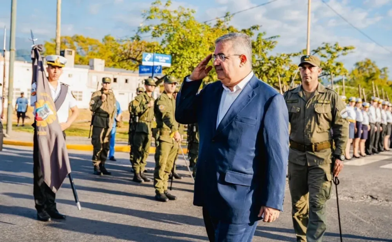 Gobernador Raúl Jalil durante el acto por el Día del Veterano y de los Caídos en Malvinas