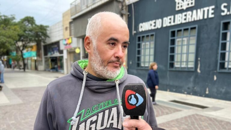 Reunión de representantes de choferes de Uber Moto con concejales en el Concejo Deliberante de la Capital, Catamarca.
