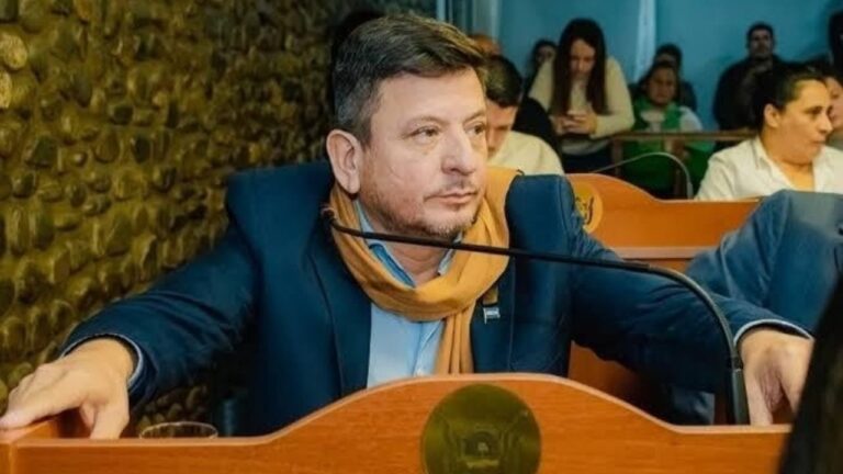 Diputado provincial Juan Carlos Ledesma en una sesión legislativa