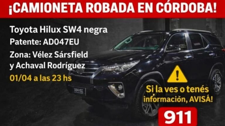 Ilustración de una camioneta Toyota Hilux negra similar a la robada en Córdoba.