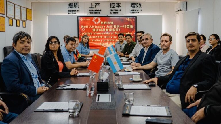 Reunión entre autoridades del Gobierno de Catamarca, Cámara Económica de Fiambalá y representantes de la empresa Zijin-Liex.