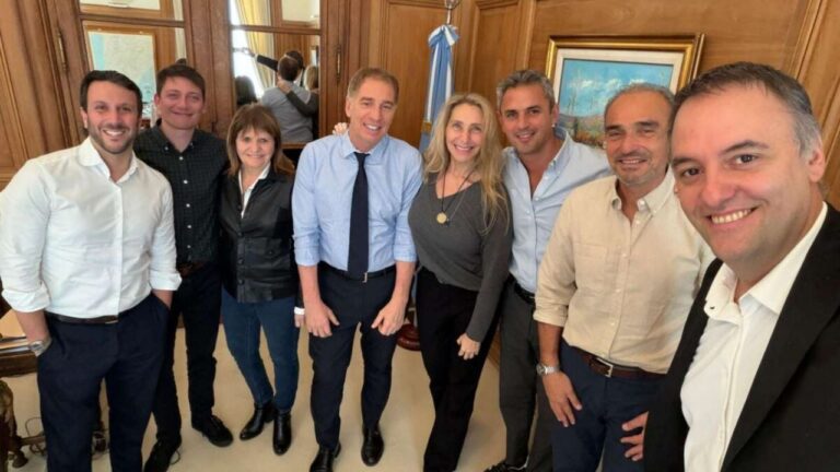 Reunión de la mesa política del Gobierno nacional para tratar la agenda legislativa.