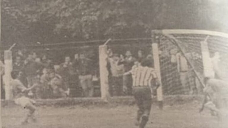 Partido de fútbol entre Liga Chacarera y Sarmiento en 1976