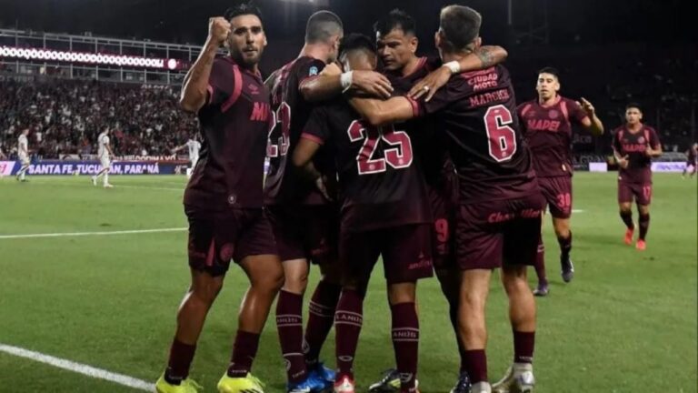 Estadio Néstor Díaz Pérez durante un partido de Lanús por la Copa Libertadores