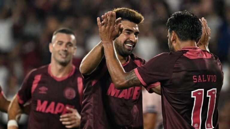 Jugadores de Lanús celebrando el gol frente a Always Ready en la Copa Libertadores.