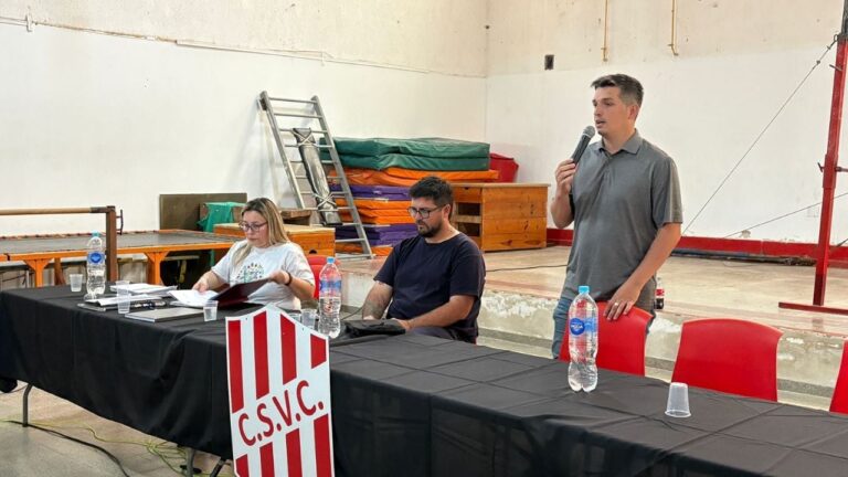 Maximiliano Mascheroni durante su asunción como presidente del Club Sportivo Villa Cubas