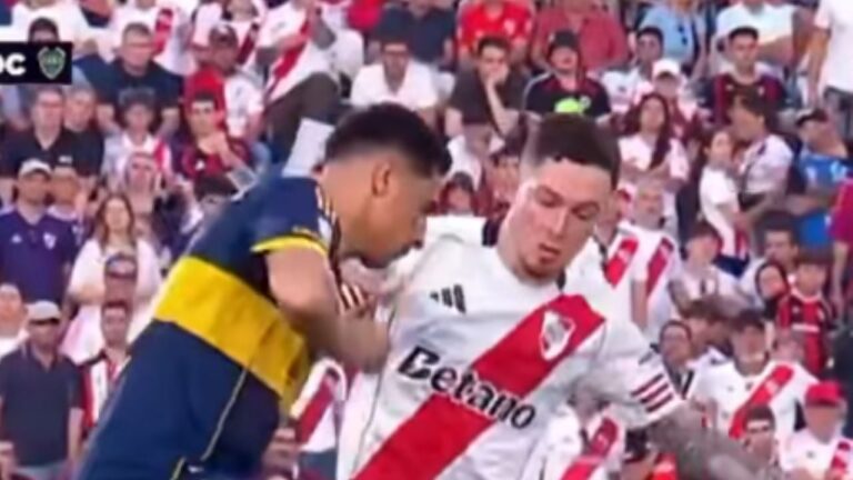 Miguel Merentiel de Boca Juniors ejecutando una jugada durante el Superclásico ante River Plate.
