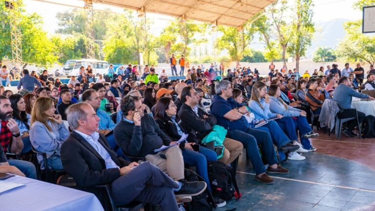 Audiencia pública sobre el proyecto minero Bajo La Alumbrera en el club Racing de Andalgalá.