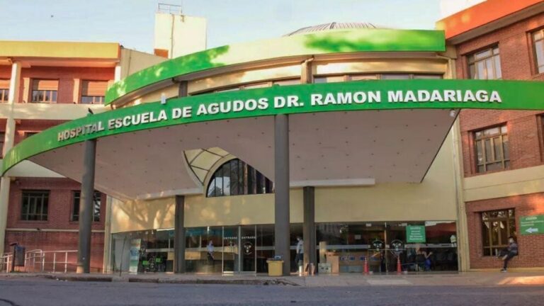 Imagen ilustrativa de un niño en cama de hospital tras ataque de perros