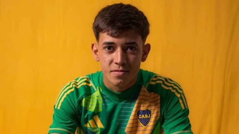 Fernando Rodríguez, arquero juvenil de Boca Juniors, durante un entrenamiento