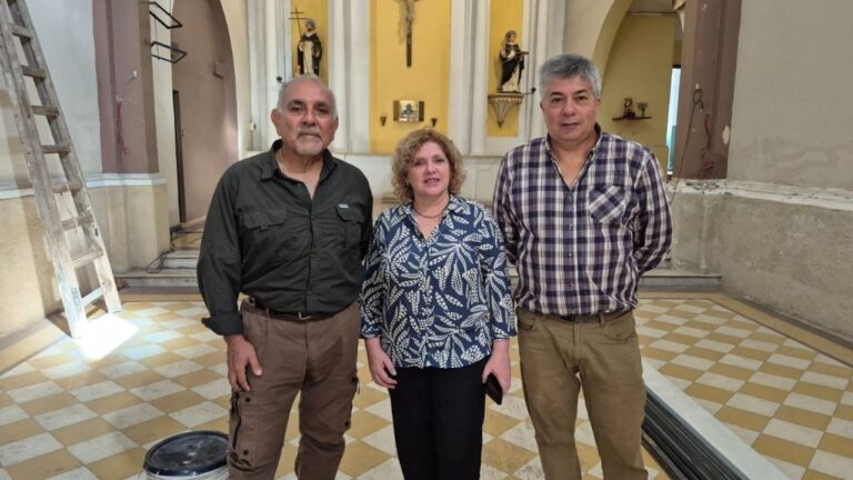Trabajos de restauración en la fachada de la capilla histórica del Colegio FASTA en Catamarca