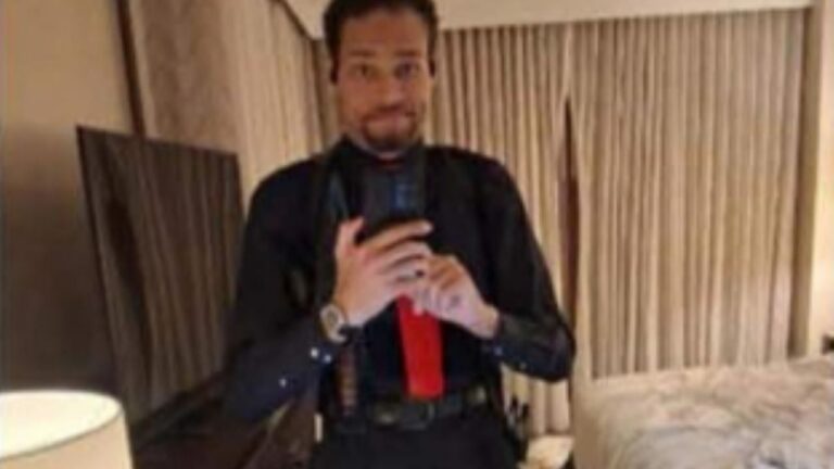 Selfie de Cole Allen armado frente al espejo antes del ataque a Donald Trump