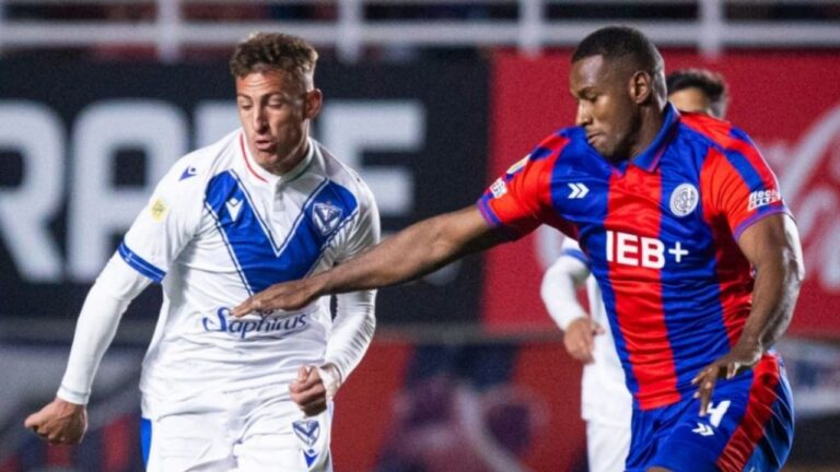 Jugadores de San Lorenzo y Vélez durante el partido en el estadio Pedro Bidegain.