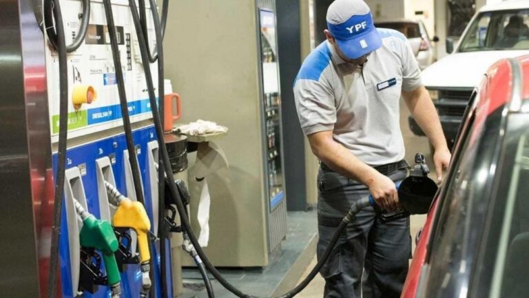 Horacio Marín, CEO de YPF, anuncia congelamiento de precios de combustibles.
