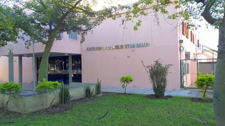 Estudiantes de Nutrición de la UNCA en la facultad