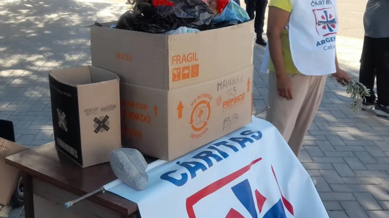 Voluntarios de Cáritas durante la colecta anual en Catamarca