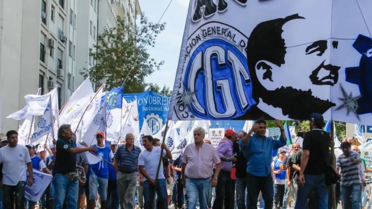 Marcha de la CGT en defensa de la universidad pública y la ciencia
