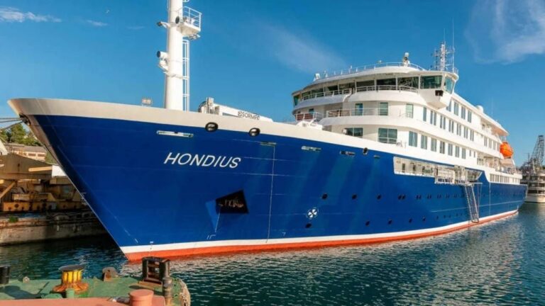 Buque MV Hondius en el mar, vinculado a casos de hantavirus